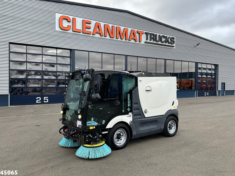 Mathieu MC 210 Azura Flex Euro 6 Just 8.800 km! - Zamiatarka uliczna: zdjęcie 4 Mathieu MC 210 Azura Flex Euro 6 Just 8.800 km! - Zamiatarka uliczna: zdjęcie 4