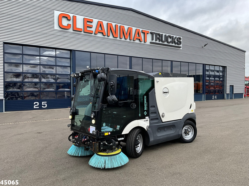 Mathieu MC 210 Azura Flex Euro 6 Just 8.800 km! - Zamiatarka uliczna: zdjęcie 3 Mathieu MC 210 Azura Flex Euro 6 Just 8.800 km! - Zamiatarka uliczna: zdjęcie 3