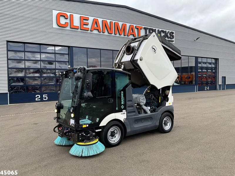 Mathieu MC 210 Azura Flex Euro 6 Just 8.800 km! - Zamiatarka uliczna: zdjęcie 2 Mathieu MC 210 Azura Flex Euro 6 Just 8.800 km! - Zamiatarka uliczna: zdjęcie 2