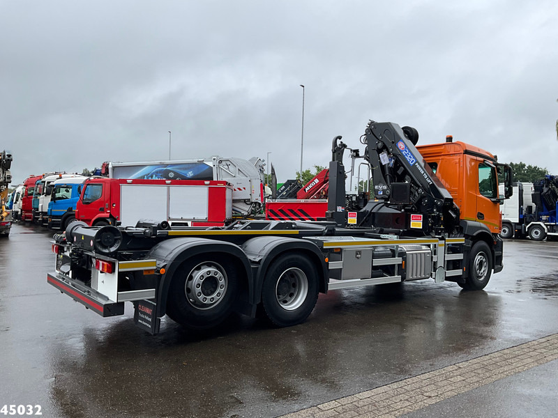Mercedes-Benz ACTROS 2543 HMF 23 Tonmeter laadkraan - Ciężarówka hakowiec: zdjęcie 4 Mercedes-Benz ACTROS 2543 HMF 23 Tonmeter laadkraan - Ciężarówka hakowiec: zdjęcie 4