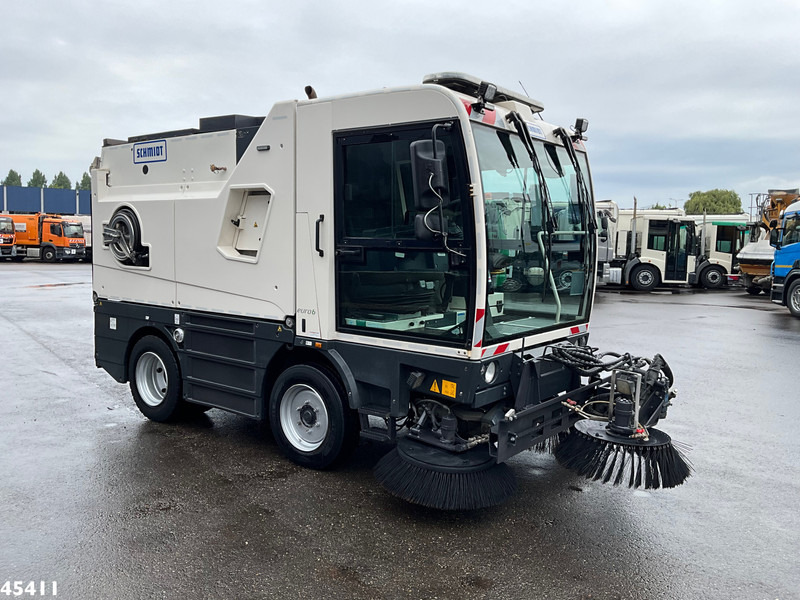 Schmidt Cleango 500 Compact Euro 6 with 3-rd brush - Zamiatarka uliczna: zdjęcie 3 Schmidt Cleango 500 Compact Euro 6 with 3-rd brush - Zamiatarka uliczna: zdjęcie 3