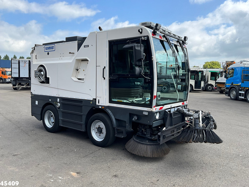 Schmidt Cleango 500 Compact Euro 6 with 3-rd brush - Zamiatarka uliczna: zdjęcie 3 Schmidt Cleango 500 Compact Euro 6 with 3-rd brush - Zamiatarka uliczna: zdjęcie 3