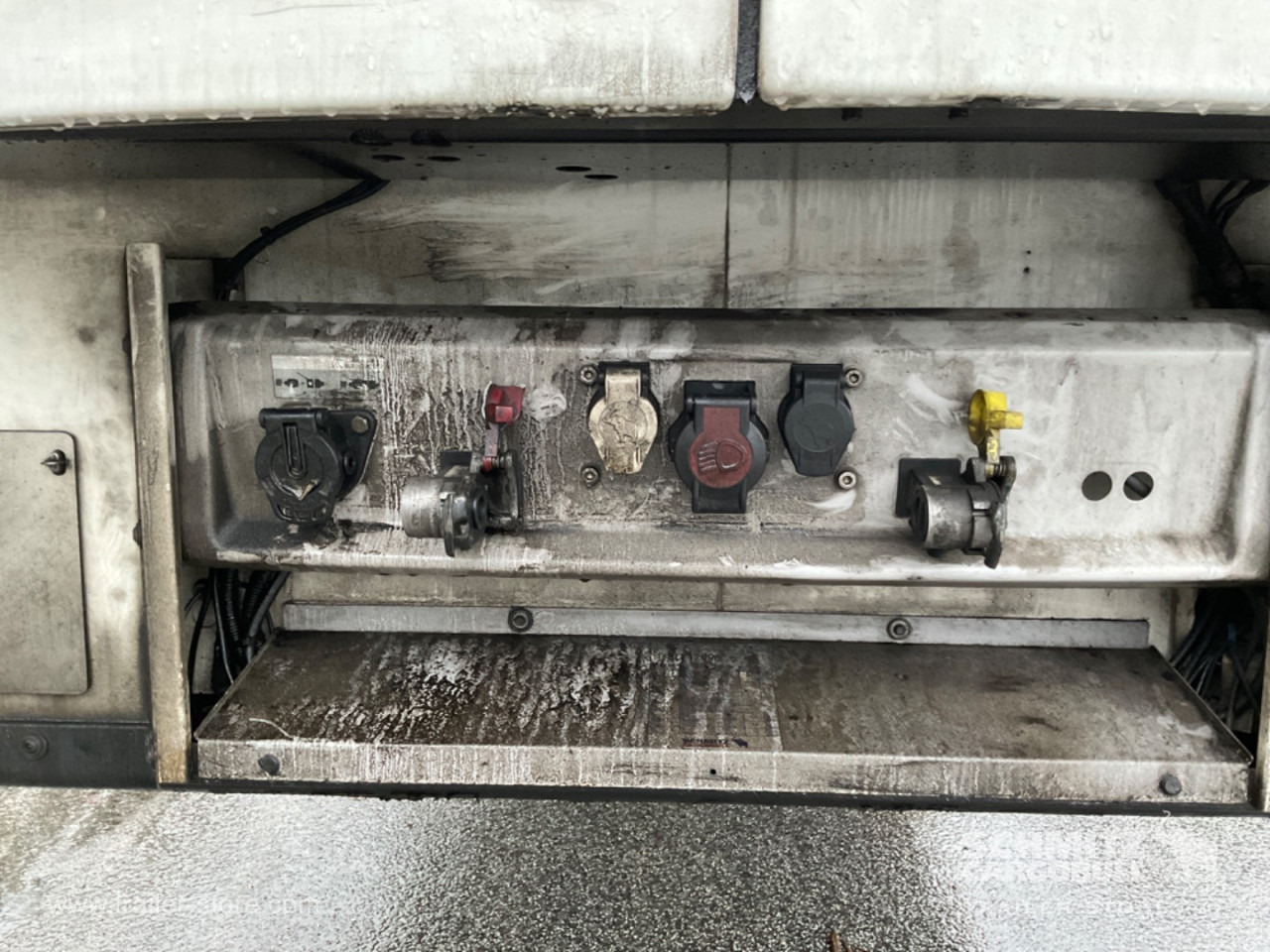 SCHMITZ Reefer Multitemp Double deck - Naczepa izotermiczna: zdjęcie 2 SCHMITZ Reefer Multitemp Double deck - Naczepa izotermiczna: zdjęcie 2