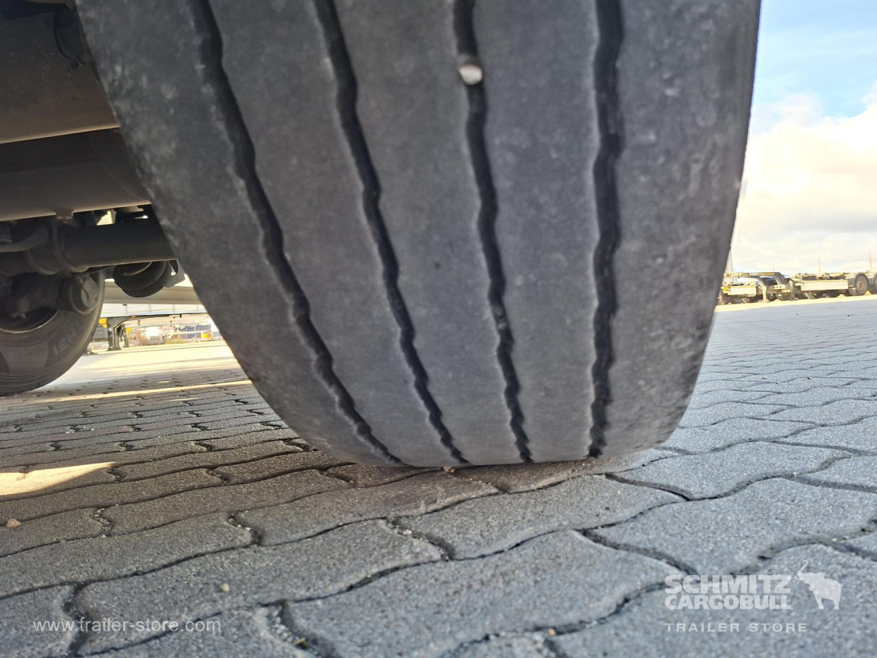 SCHMITZ Reefer Multitemp - Naczepa izotermiczna: zdjęcie 3 SCHMITZ Reefer Multitemp - Naczepa izotermiczna: zdjęcie 3