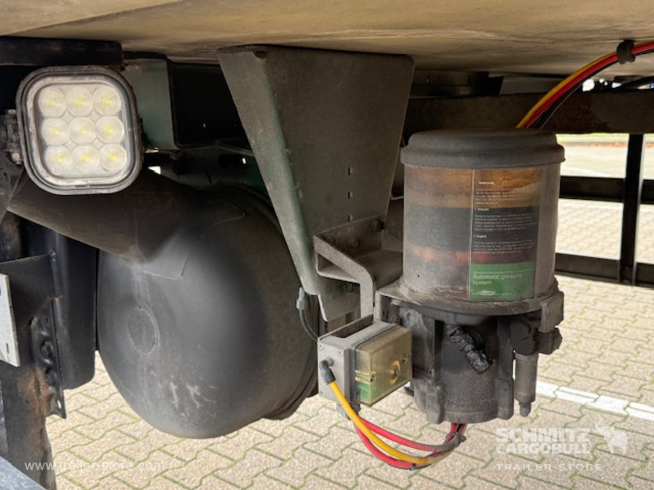 SCHMITZ Oplegger Vries Standard Taillift - Naczepa izotermiczna: zdjęcie 4 SCHMITZ Oplegger Vries Standard Taillift - Naczepa izotermiczna: zdjęcie 4