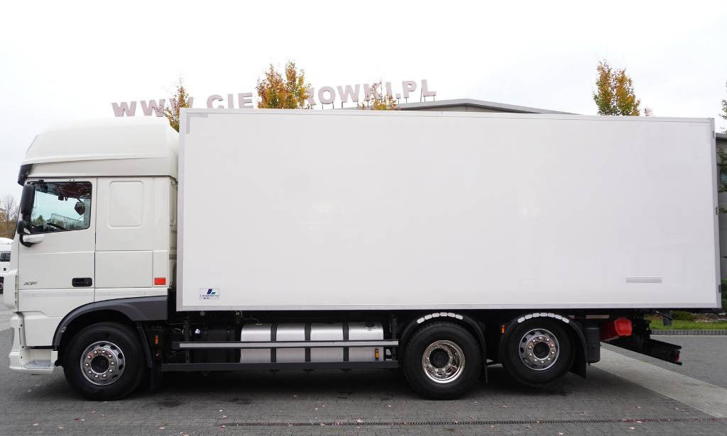 DAF XF 450 6×2 E6 / Refrigerator Lacapitaine / ATP/FRC to 2027 / 18 pallets - Samochód ciężarowy chłodnia: zdjęcie 4 DAF XF 450 6×2 E6 / Refrigerator Lacapitaine / ATP/FRC to 2027 / 18 pallets - Samochód ciężarowy chłodnia: zdjęcie 4