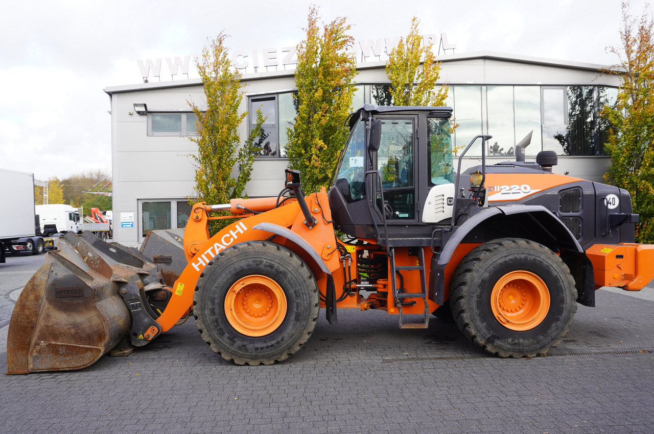 HITACHI ZW220 articulated loader / 2 buckets - Ładowarka kołowa: zdjęcie 3 HITACHI ZW220 articulated loader / 2 buckets - Ładowarka kołowa: zdjęcie 3