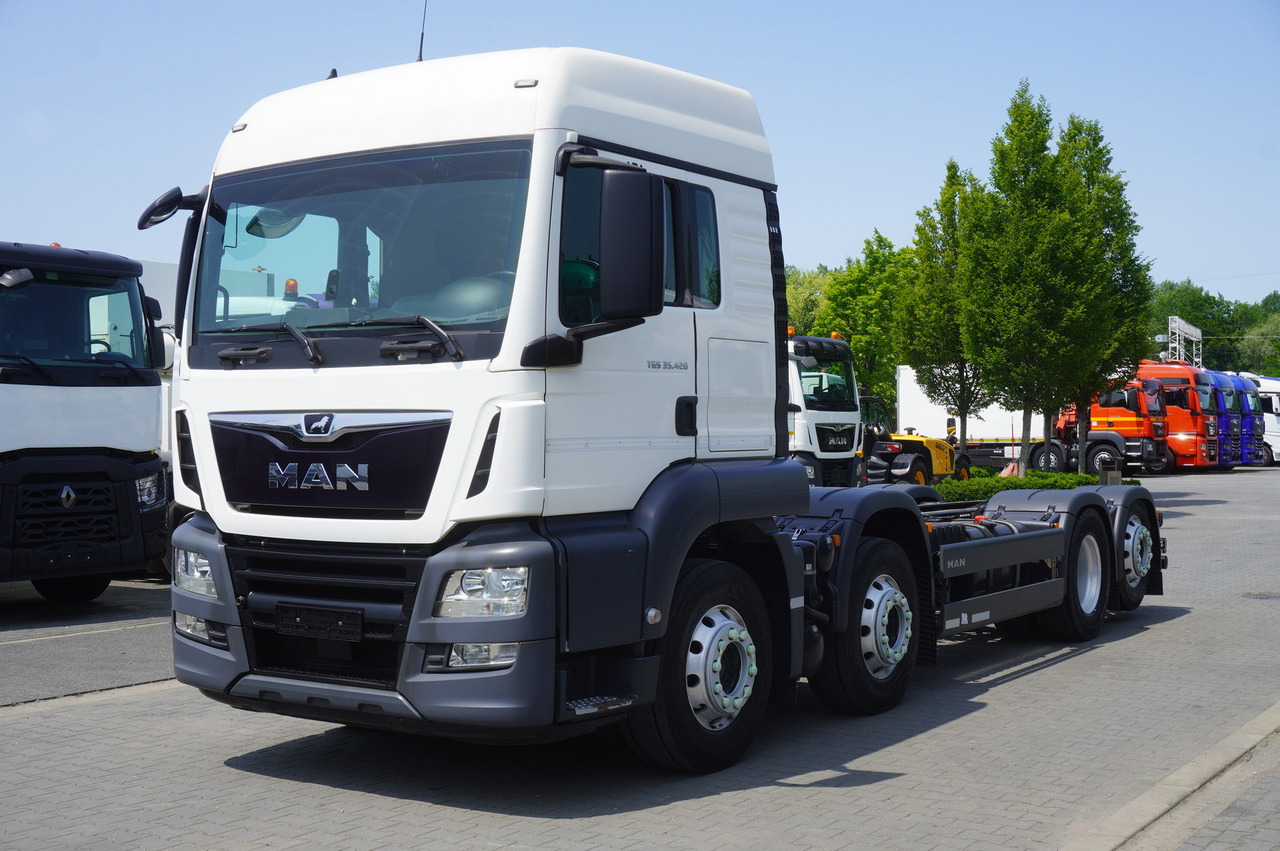 MAN TGS 35.420 8×2 / Chassis 6.4 m / 3 steered axles - Samochód ciężarowe pod zabudowę: zdjęcie 2 MAN TGS 35.420 8×2 / Chassis 6.4 m / 3 steered axles - Samochód ciężarowe pod zabudowę: zdjęcie 2