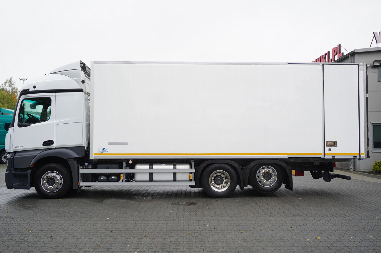 MERCEDES-BENZ Actros 2545 MP5 / Lecapitaine 18 EPAL refrigerator / Bitemperature / Carrier Supra 850 MT / ADR AT - Samochód ciężarowy chłodnia: zdjęcie 2 MERCEDES-BENZ Actros 2545 MP5 / Lecapitaine 18 EPAL refrigerator / Bitemperature / Carrier Supra 850 MT / ADR AT - Samochód ciężarowy chłodnia: zdjęcie 2