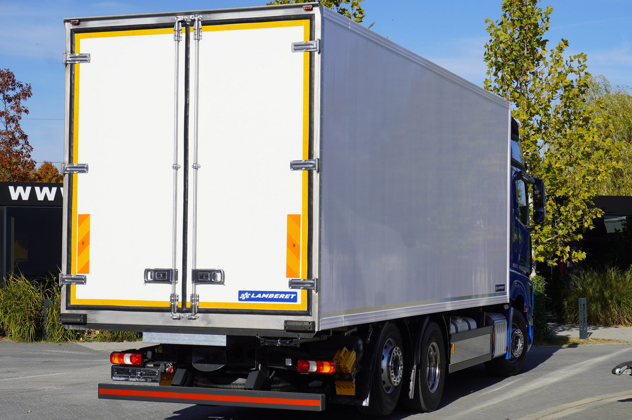 MERCEDES-BENZ Actros 2548 E6 / GIGA / Cab Lounge chair / Lamberet Refrigerator / Carrier Supra 950 - Samochód ciężarowy chłodnia: zdjęcie 3 MERCEDES-BENZ Actros 2548 E6 / GIGA / Cab Lounge chair / Lamberet Refrigerator / Carrier Supra 950 - Samochód ciężarowy chłodnia: zdjęcie 3