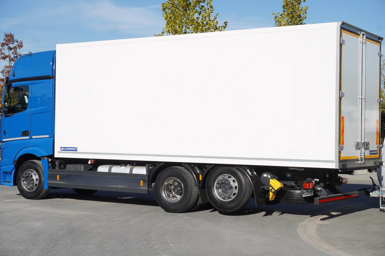 MERCEDES-BENZ Actros 2548 E6 / GIGA / Cab Lounge chair / Lamberet Refrigerator / Carrier Supra 950 - Samochód ciężarowy chłodnia: zdjęcie 4 MERCEDES-BENZ Actros 2548 E6 / GIGA / Cab Lounge chair / Lamberet Refrigerator / Carrier Supra 950 - Samochód ciężarowy chłodnia: zdjęcie 4