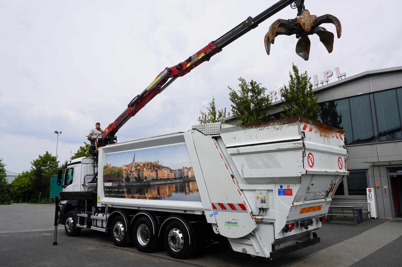 MERCEDES-BENZ Antos 3240 8x2 / Tajfun 5T crane / Farid Industries garbage truck/ 3 steered axles - Samochod ciężarowy z HDS: zdjęcie 2 MERCEDES-BENZ Antos 3240 8x2 / Tajfun 5T crane / Farid Industries garbage truck/ 3 steered axles - Samochod ciężarowy z HDS: zdjęcie 2