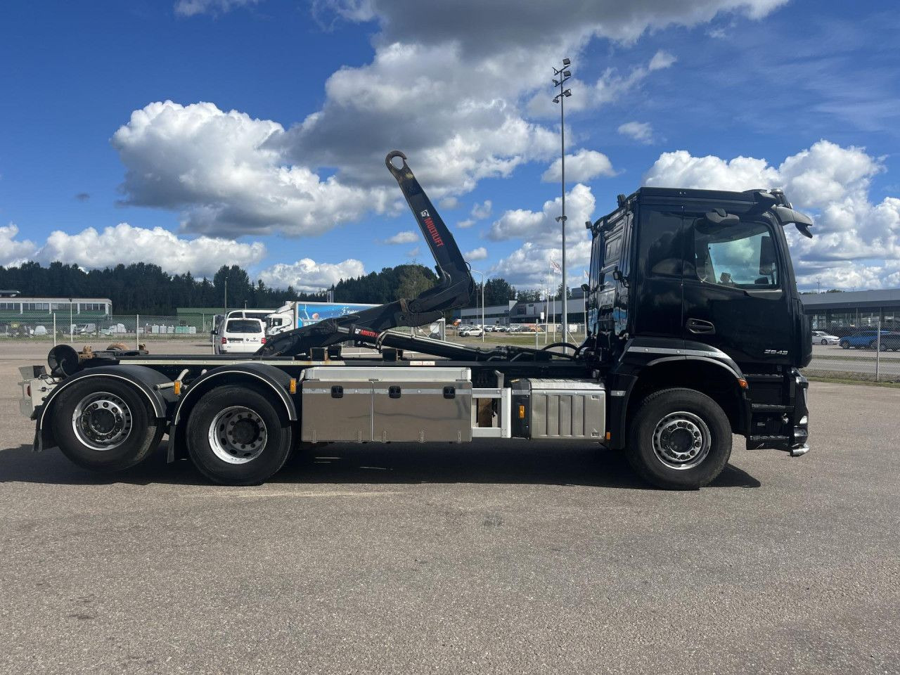 MERCEDES-BENZ Arocs 2543 6x2*4 / 21t Hooklift HIAB ULT21Z56 / 2022 - Ciężarówka hakowiec: zdjęcie 4 MERCEDES-BENZ Arocs 2543 6x2*4 / 21t Hooklift HIAB ULT21Z56 / 2022 - Ciężarówka hakowiec: zdjęcie 4