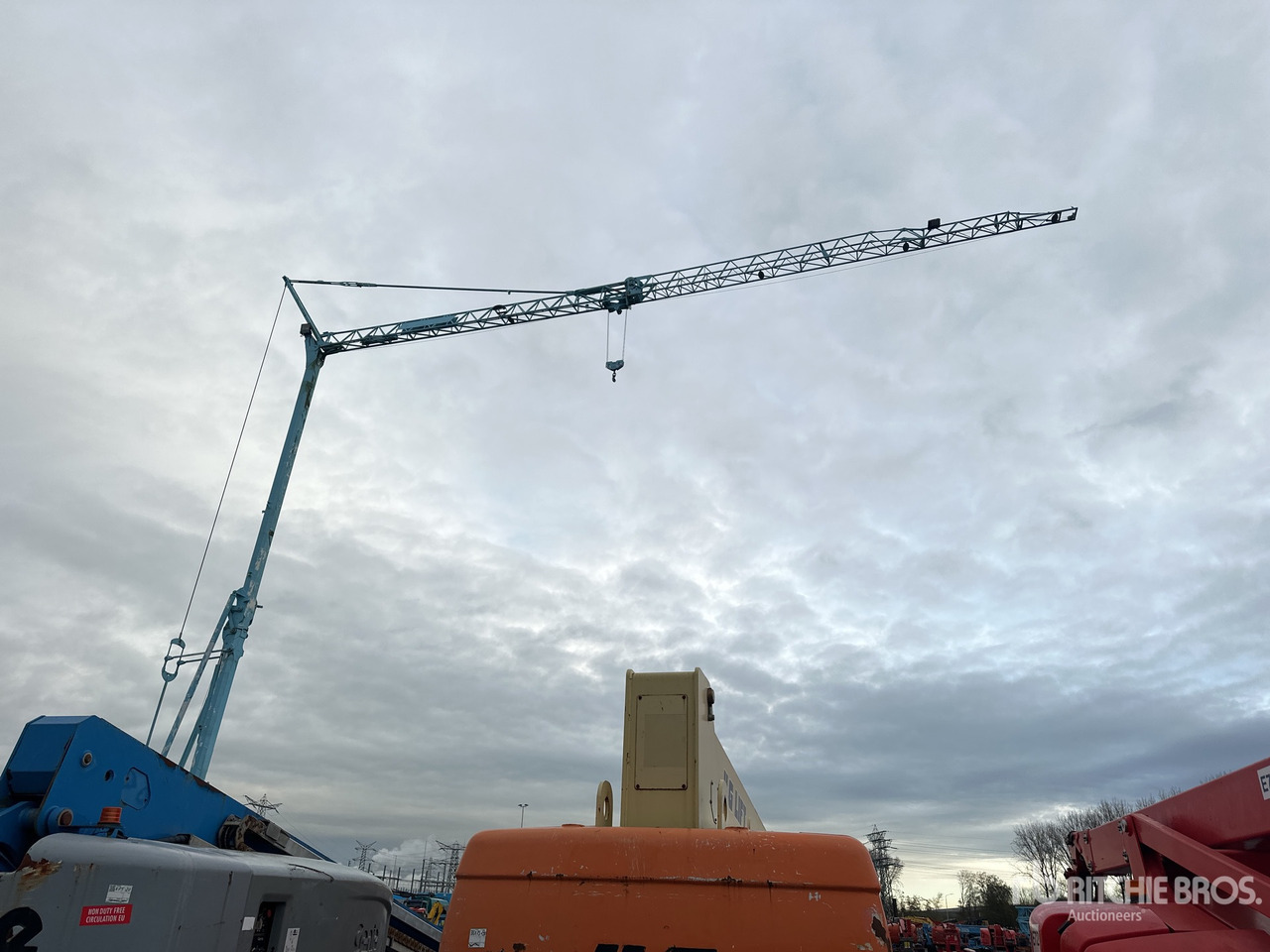 POTAIN IGO32 Tri/A Mobile self-erecting tower crane / 4400 MTH! - Żuraw wieżowy: zdjęcie 4 POTAIN IGO32 Tri/A Mobile self-erecting tower crane / 4400 MTH! - Żuraw wieżowy: zdjęcie 4
