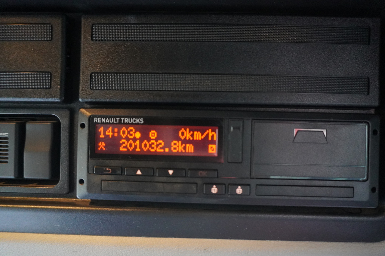 RENAULT RENAULT C280 DTI 8 / FASSI crane 5.6 T / 560 MTH / range 8 m / Flatbed 15 EPAL - Samochod ciężarowy z HDS: zdjęcie 4 RENAULT RENAULT C280 DTI 8 / FASSI crane 5.6 T / 560 MTH / range 8 m / Flatbed 15 EPAL - Samochod ciężarowy z HDS: zdjęcie 4