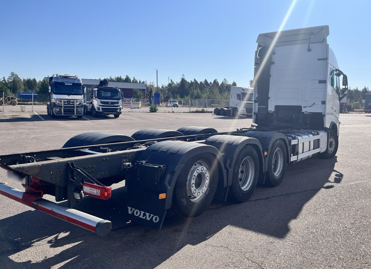 VOLVO FH 650 8x4 / Truck chassis / Sleeper cab - Samochod ciężarowy z HDS: zdjęcie 3 VOLVO FH 650 8x4 / Truck chassis / Sleeper cab - Samochod ciężarowy z HDS: zdjęcie 3