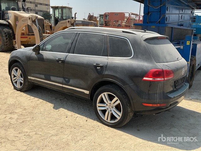 2011 Volkswagen Taureq AWD (Inoperable) SUV - SUV: zdjęcie 2 2011 Volkswagen Taureq AWD (Inoperable) SUV - SUV: zdjęcie 2