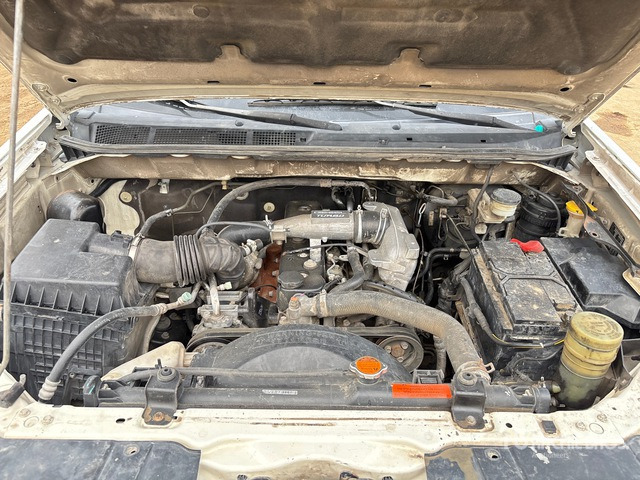 2015 Isuzu D-Max 4x2 Crew Cab Pickup - Pick-up: zdjęcie 5 2015 Isuzu D-Max 4x2 Crew Cab Pickup - Pick-up: zdjęcie 5