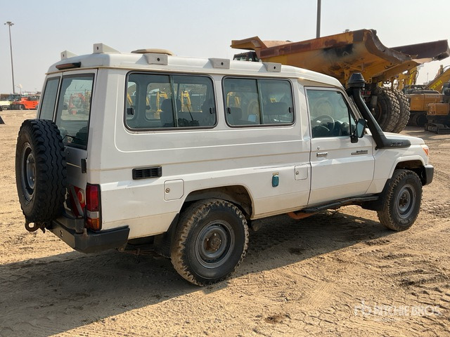 2018 Toyota Land Cruiser 78R 4x4 SUV - SUV: zdjęcie 2 2018 Toyota Land Cruiser 78R 4x4 SUV - SUV: zdjęcie 2