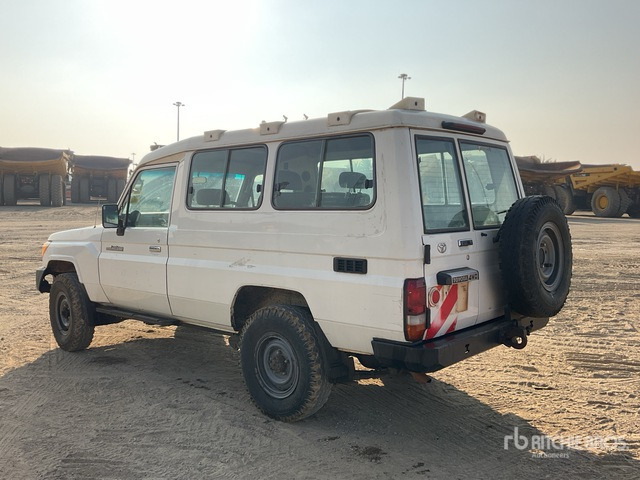 2018 Toyota Land Cruiser 78R 4x4 SUV - SUV: zdjęcie 3 2018 Toyota Land Cruiser 78R 4x4 SUV - SUV: zdjęcie 3