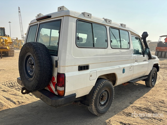 2018 Toyota Land Cruiser 78R 4x4 SUV - SUV: zdjęcie 3 2018 Toyota Land Cruiser 78R 4x4 SUV - SUV: zdjęcie 3