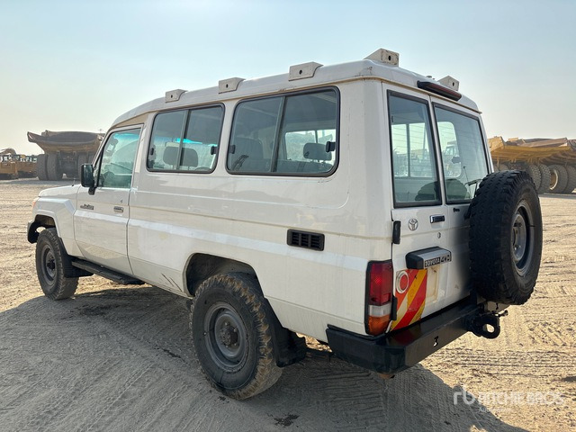 2018 Toyota Land Cruiser 78R 4x4 SUV - SUV: zdjęcie 2 2018 Toyota Land Cruiser 78R 4x4 SUV - SUV: zdjęcie 2