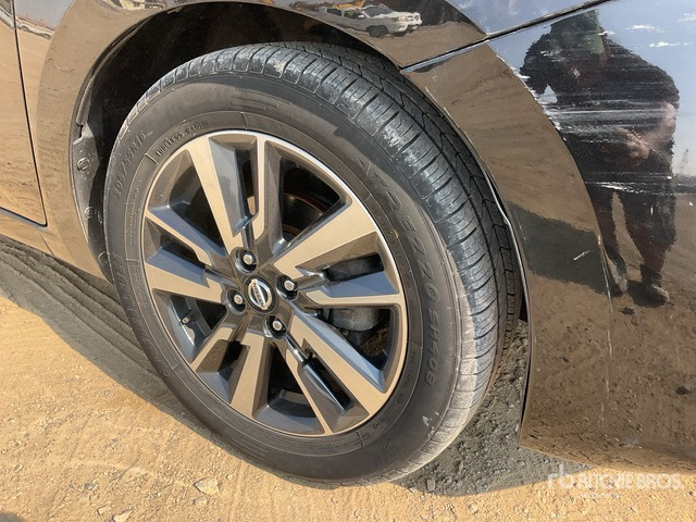 2021 Nissan Versa Automobile - Samochód osobowy: zdjęcie 5 2021 Nissan Versa Automobile - Samochód osobowy: zdjęcie 5