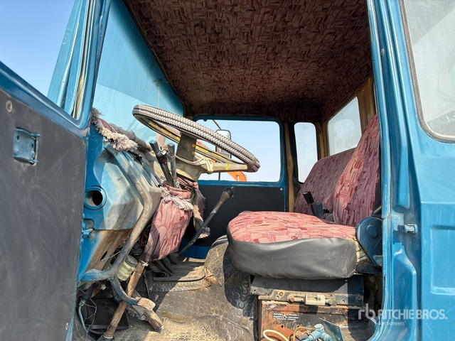 Iveco 110-17 Flatbed Truck with Crane - Samochód ciężarowy skrzyniowy/ Platforma, Samochod ciężarowy z HDS: zdjęcie 4 Iveco 110-17 Flatbed Truck with Crane - Samochód ciężarowy skrzyniowy/ Platforma, Samochod ciężarowy z HDS: zdjęcie 4