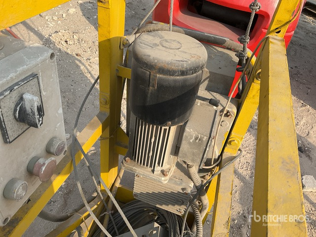 2002 Platform 300 Electric Work Platform - Osprzęt do Maszyn budowlanych: zdjęcie 5 2002 Platform 300 Electric Work Platform - Osprzęt do Maszyn budowlanych: zdjęcie 5