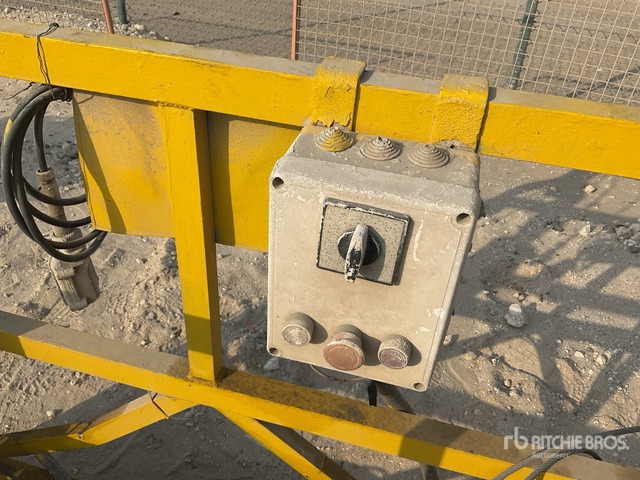 2002 Platform 300 Electric Work Platform - Osprzęt do Maszyn budowlanych: zdjęcie 4 2002 Platform 300 Electric Work Platform - Osprzęt do Maszyn budowlanych: zdjęcie 4