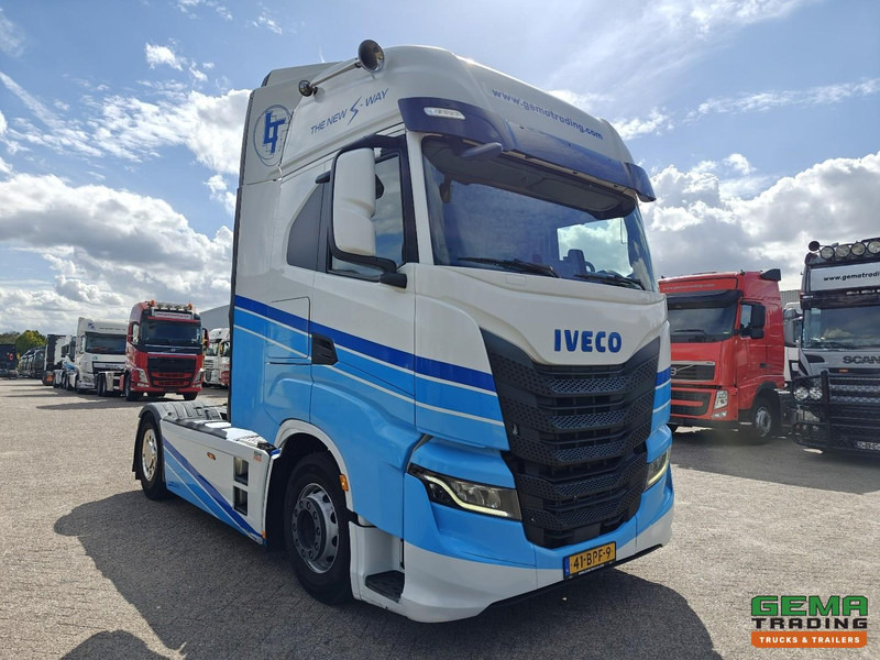 Iveco S-WAY 420 4x2 Euro6D - Dubbele Tanks - StandAirco - Navi - SMARTTacho V2 - 04/2026 APK - Ciągnik siodłowy: zdjęcie 2 Iveco S-WAY 420 4x2 Euro6D - Dubbele Tanks - StandAirco - Navi - SMARTTacho V2 - 04/2026 APK - Ciągnik siodłowy: zdjęcie 2