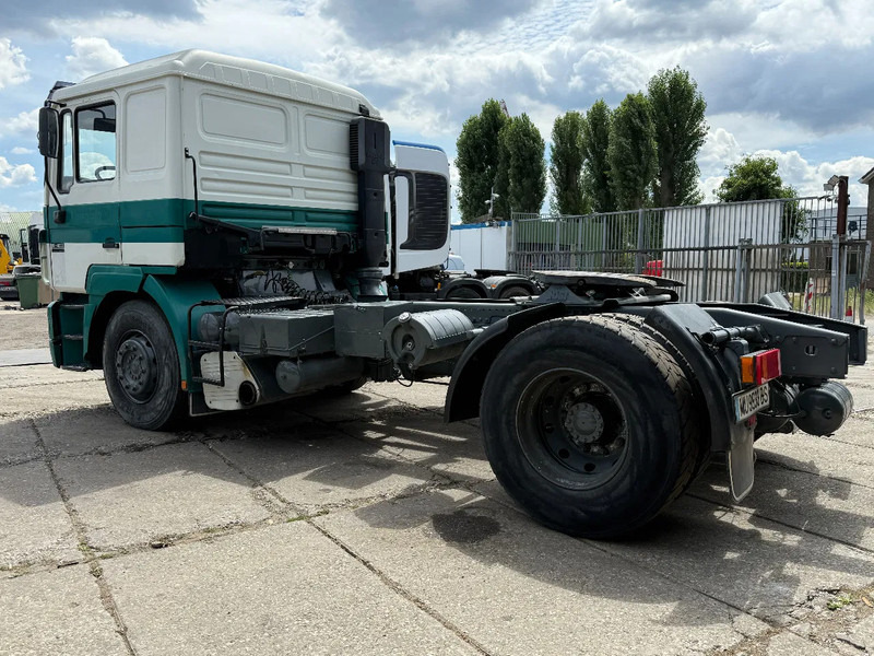 MAN 19.403 4X2 Tractor-unit Spring/Air ZF Manual Gear Low cabine - Ciągnik siodłowy: zdjęcie 3 MAN 19.403 4X2 Tractor-unit Spring/Air ZF Manual Gear Low cabine - Ciągnik siodłowy: zdjęcie 3