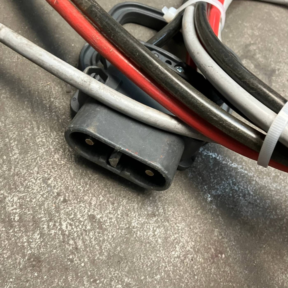 Hawker 24V/35A - Części zamienne do Urządzeń transportu wewnętrznego: zdjęcie 4 Hawker 24V/35A - Części zamienne do Urządzeń transportu wewnętrznego: zdjęcie 4