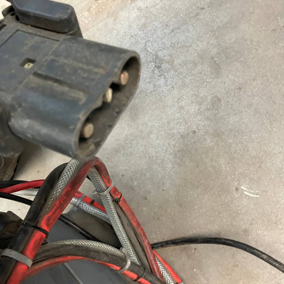 Hawker 24V/72A Lifetech TC1LT - Części zamienne do Urządzeń transportu wewnętrznego: zdjęcie 4 Hawker 24V/72A Lifetech TC1LT - Części zamienne do Urządzeń transportu wewnętrznego: zdjęcie 4