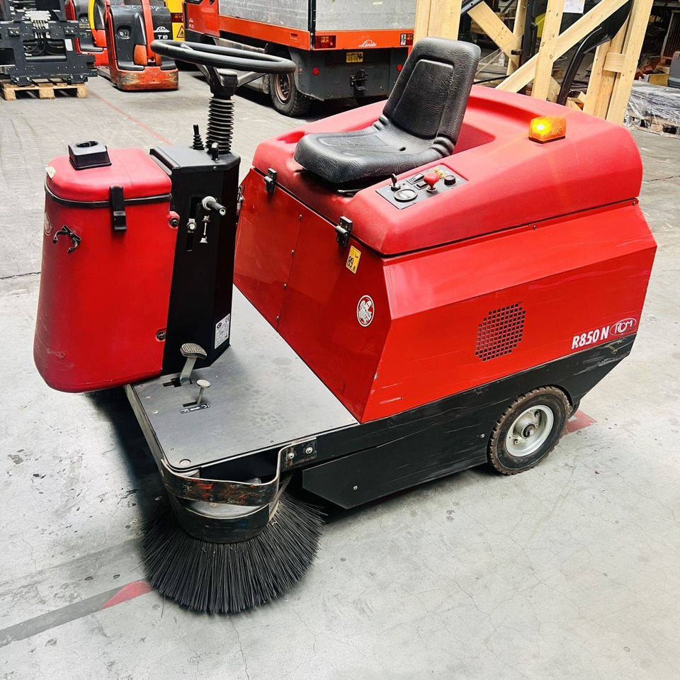 RCM R850NE - Zamiatarka przemysłowa: zdjęcie 1 RCM R850NE - Zamiatarka przemysłowa: zdjęcie 1