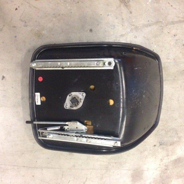 Seat for Scrubber vacuum cleaner Nilfisk BR 850 - Siedzenie do Szorowarek: zdjęcie 2 Seat for Scrubber vacuum cleaner Nilfisk BR 850 - Siedzenie do Szorowarek: zdjęcie 2