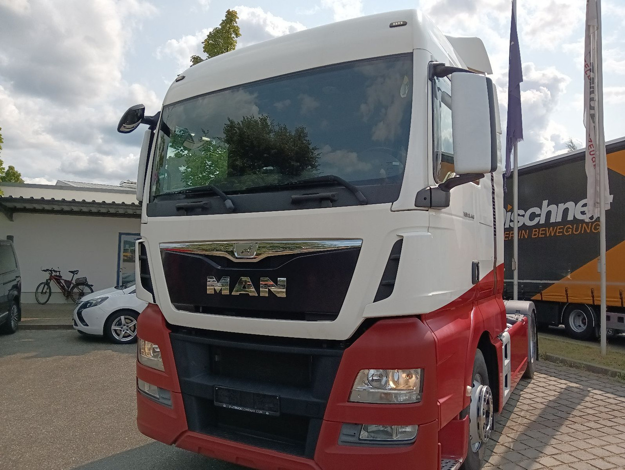 MAN TGX 18:440 BLS INTARDER Vollspoiler Reifen70-90% MAN TGX 18:440 BLS INTARDER Vollspoiler Reifen70-90% - Ciągnik siodłowy: zdjęcie 1 MAN TGX 18:440 BLS INTARDER Vollspoiler Reifen70-90% MAN TGX 18:440 BLS INTARDER Vollspoiler Reifen70-90% - Ciągnik siodłowy: zdjęcie 1