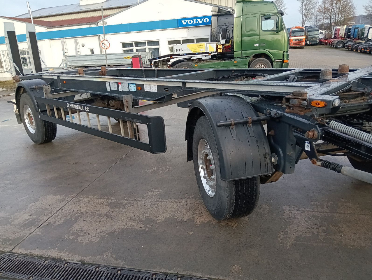 Schwarzmüller 2-A BDF 1,22/1,32 ALCOA Alufelgen ADR 120tkm TÜV Schwarzmüller 2-A BDF 1,22/1,32 ALCOA Alufelgen ADR 120tkm TÜV - Przyczepa kontenerowiec/ System wymienny: zdjęcie 5 Schwarzmüller 2-A BDF 1,22/1,32 ALCOA Alufelgen ADR 120tkm TÜV Schwarzmüller 2-A BDF 1,22/1,32 ALCOA Alufelgen ADR 120tkm TÜV - Przyczepa kontenerowiec/ System wymienny: zdjęcie 5