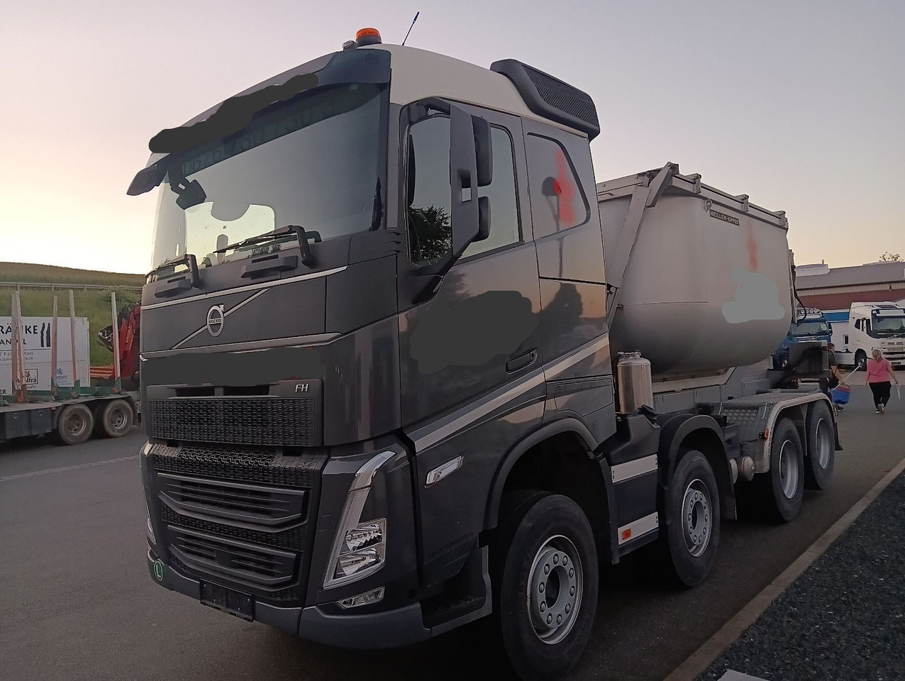 Volvo FH500 8x4R RETARDER LIFT MEILLER-Asphalt FunkAHK - Wywrotka: zdjęcie 1 Volvo FH500 8x4R RETARDER LIFT MEILLER-Asphalt FunkAHK - Wywrotka: zdjęcie 1