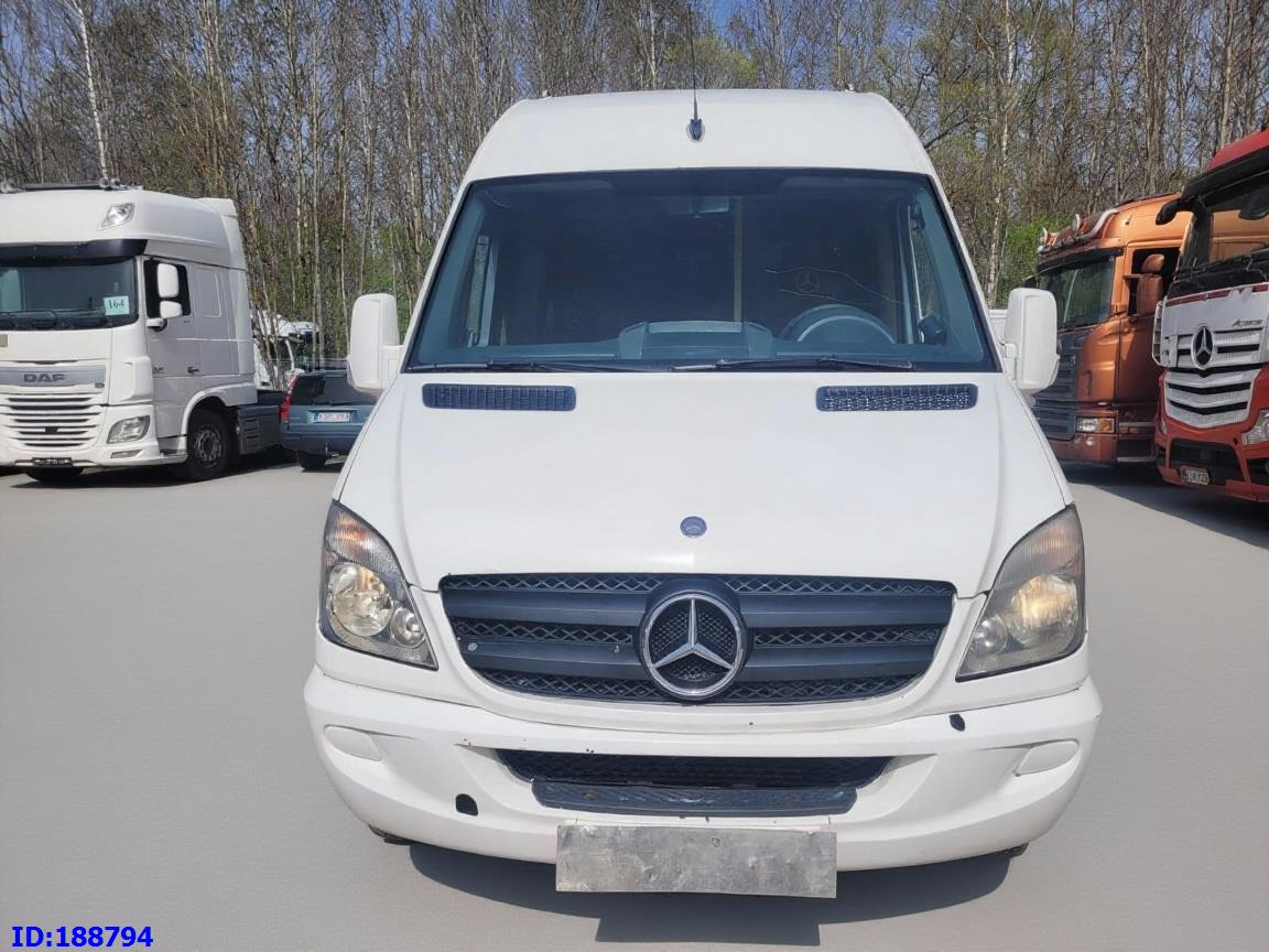 MERCEDES-BENZ Sprinter 518 - Kasten VIP - 20 Seater - Minibus, Mikrobus: zdjęcie 2 MERCEDES-BENZ Sprinter 518 - Kasten VIP - 20 Seater - Minibus, Mikrobus: zdjęcie 2