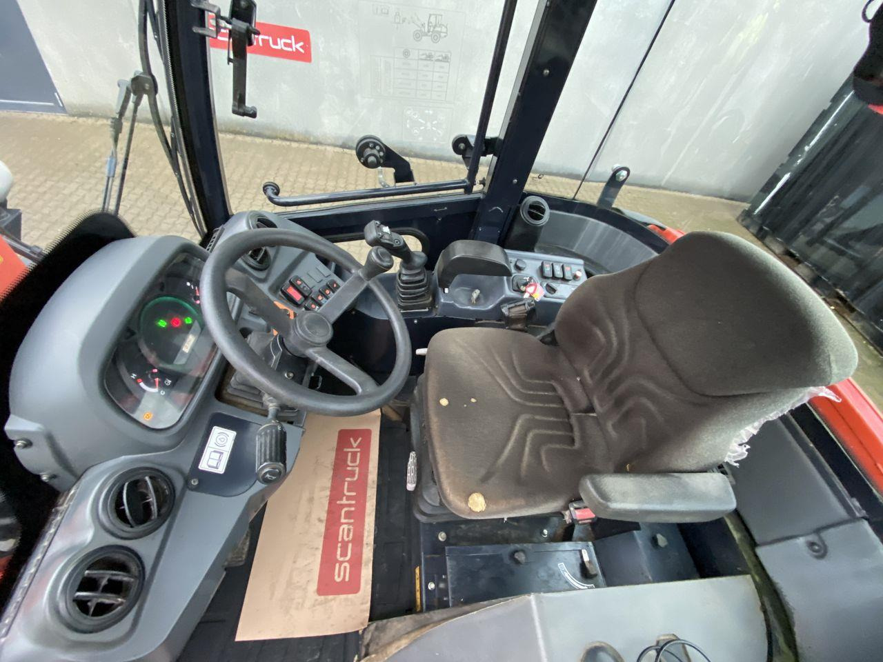 Kubota R082 - Ładowarka przegubowa: zdjęcie 3 Kubota R082 - Ładowarka przegubowa: zdjęcie 3