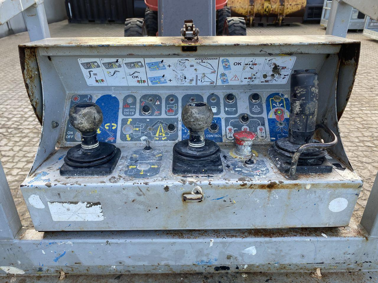 Manitou 260TJ - Podnośnik przegubowy: zdjęcie 3 Manitou 260TJ - Podnośnik przegubowy: zdjęcie 3