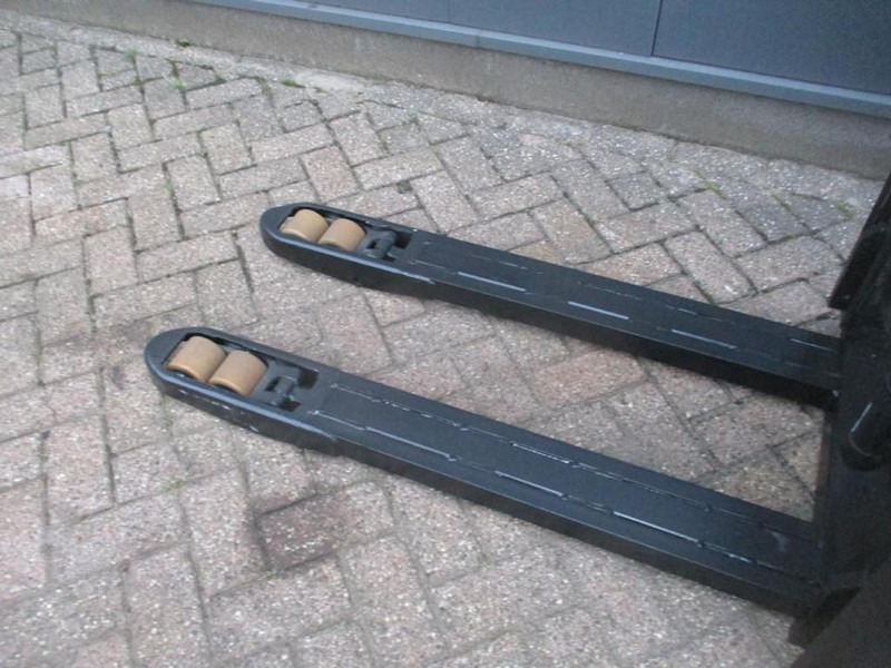 Wózek wys. podnoszenia BT SWE 200D: zdjęcie 6 Wózek wys. podnoszenia BT SWE 200D: zdjęcie 6