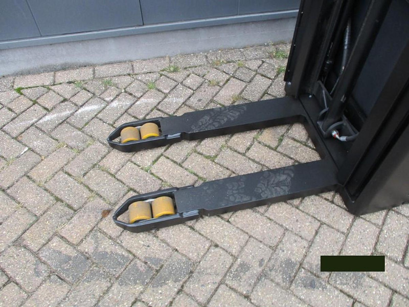 Toyota SPE120 - Wózek paletowy: zdjęcie 3 Toyota SPE120 - Wózek paletowy: zdjęcie 3