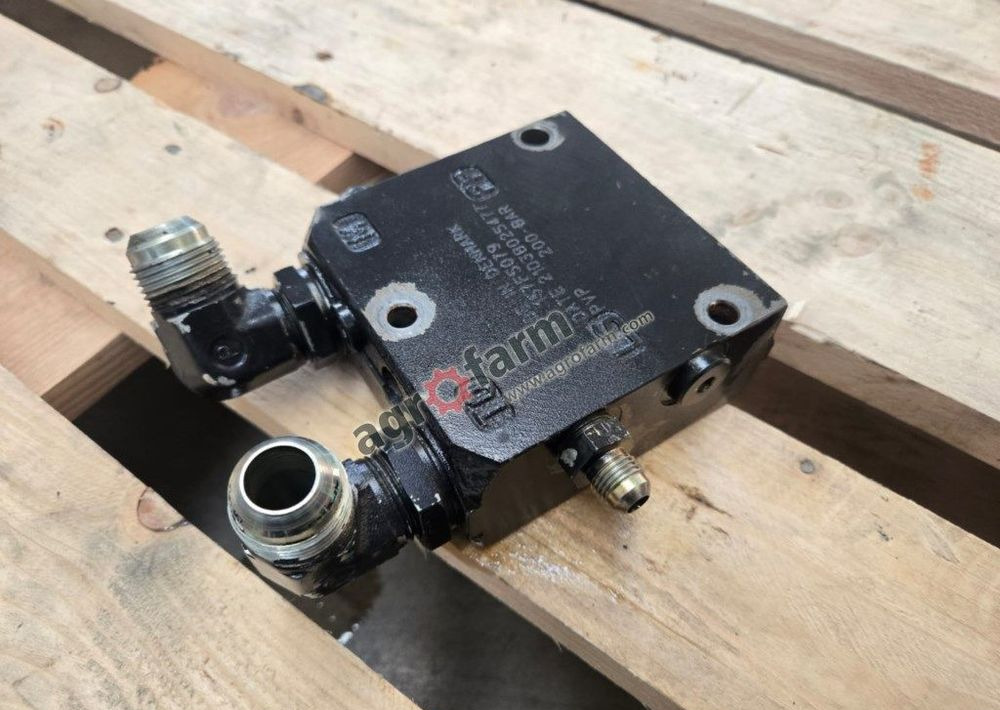 Pokrywa końcowa Valtra T170, T171, T140 - Hydraulika: zdjęcie 1 Pokrywa końcowa Valtra T170, T171, T140 - Hydraulika: zdjęcie 1