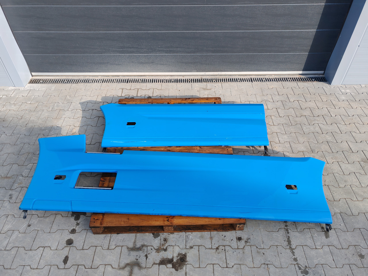 RENAULT RANGE T EURO 6 / SIDE SPOILERS SET - Części zamienne: zdjęcie 2 RENAULT RANGE T EURO 6 / SIDE SPOILERS SET - Części zamienne: zdjęcie 2