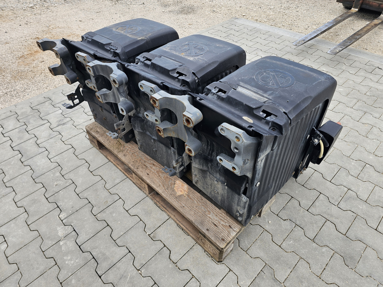 DAF XF106 EURO 6 / VERTICAL BATTERY BOX - Bateria: zdjęcie 3 DAF XF106 EURO 6 / VERTICAL BATTERY BOX - Bateria: zdjęcie 3