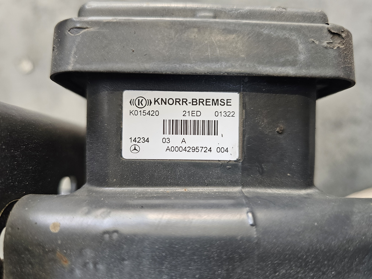 MERCEDES-BENZ ACTROS MP4 / FRONT EBS VALVE / K015420 / A0004295724 - Zawór hamulcowy: zdjęcie 2 MERCEDES-BENZ ACTROS MP4 / FRONT EBS VALVE / K015420 / A0004295724 - Zawór hamulcowy: zdjęcie 2