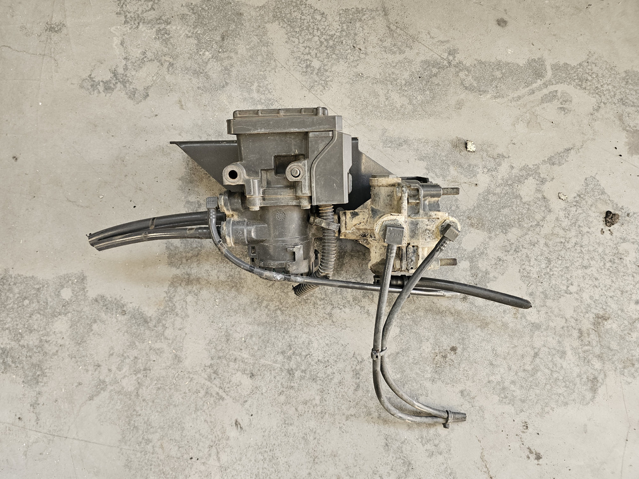 MERCEDES-BENZ ACTROS MP4 / FRONT EBS VALVE / K015420 / A0004295724 - Zawór hamulcowy: zdjęcie 1 MERCEDES-BENZ ACTROS MP4 / FRONT EBS VALVE / K015420 / A0004295724 - Zawór hamulcowy: zdjęcie 1