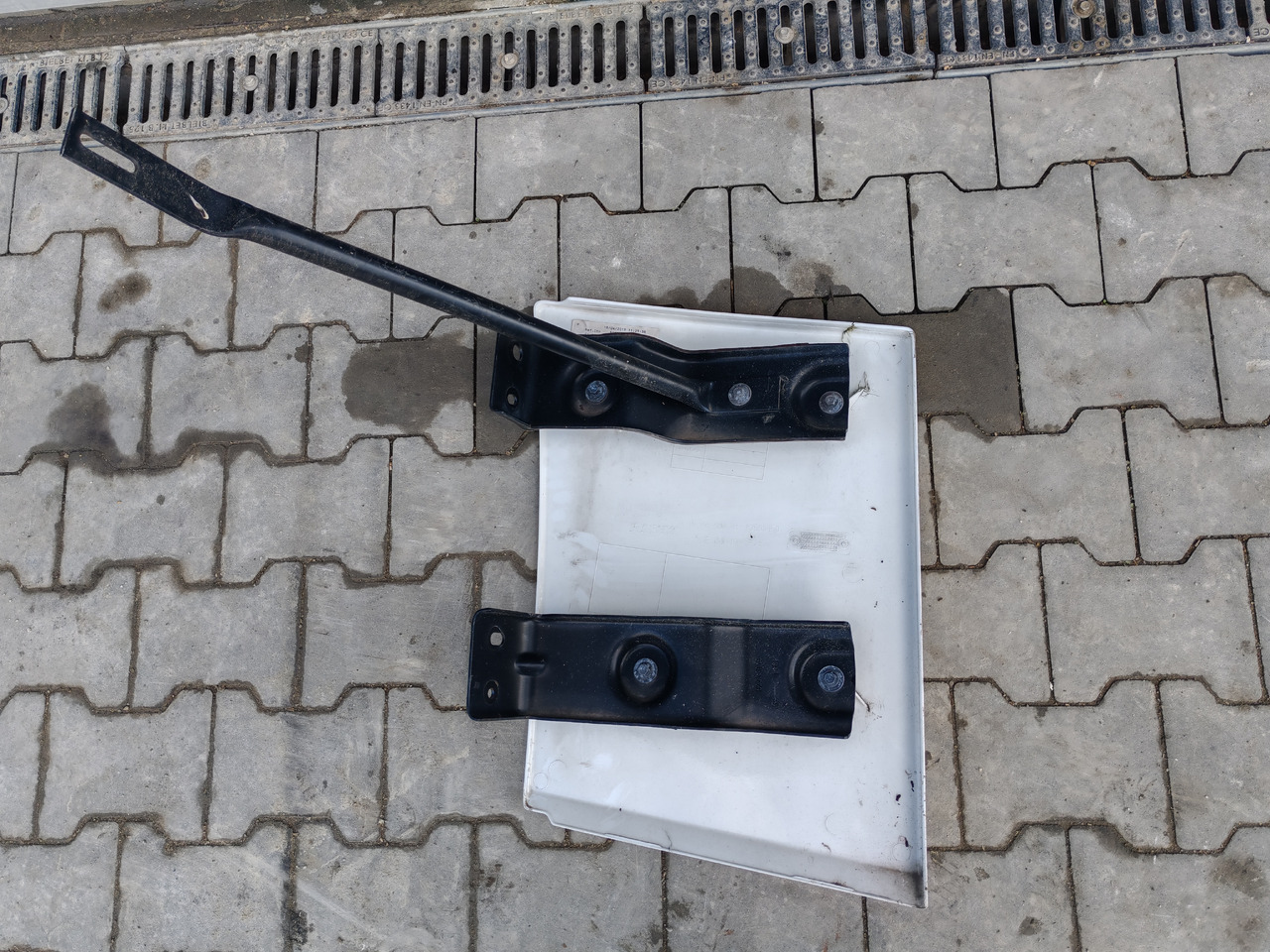 RENAULT RANGE T EURO 6 / HIGH CAB / RIGHT SPOILER EXTENDER - Aerodynamika/ Spojler: zdjęcie 5 RENAULT RANGE T EURO 6 / HIGH CAB / RIGHT SPOILER EXTENDER - Aerodynamika/ Spojler: zdjęcie 5